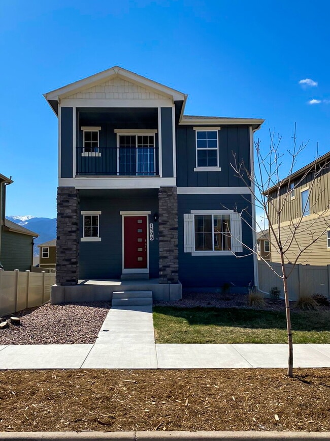 Building Photo - Mountain View 3-Bed Home with Loft and Cov...