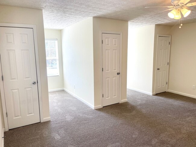 Foto del edificio - Welcome to this charming 3-bedroom, 2.5-bathroom home located in the vibrant community of College...