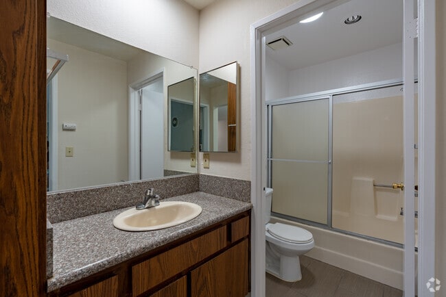 1BR, 1 BA - Villa Glenoaks Apartments
