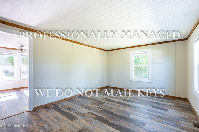 Building Photo - 1105 N Winstead Ave