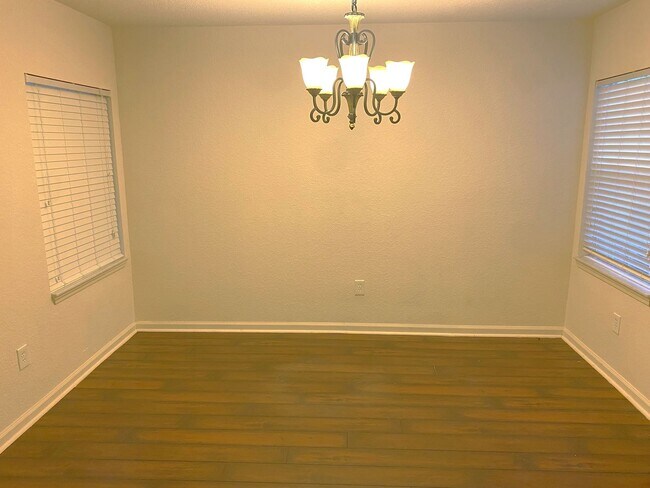 Foto del edificio - 8550 Argyle Business Loop