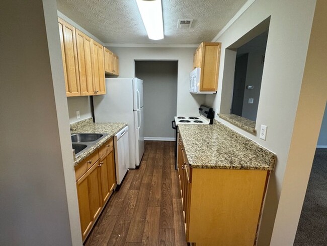Foto del edificio - 2 Bedroom Condo Available for Immediate Oc...