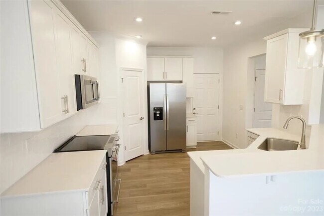 Building Photo - Room in Townhome on Lani Dr