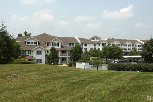 Building Photo - Holiday Hartland Hills