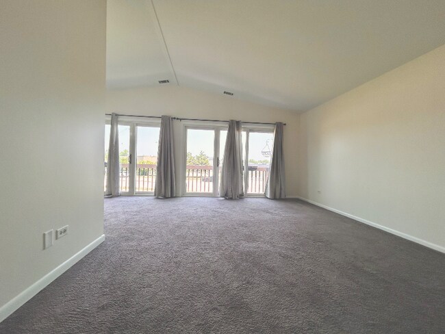 Foto del edificio - 5820 Wilshire Ct