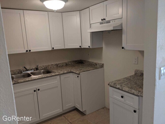 Building Photo - 2 br, 1 bath House - 2686 N 43Rd Ave #28B