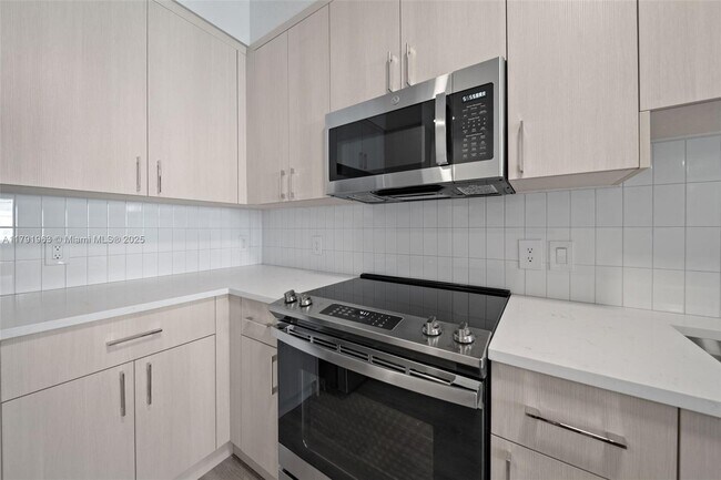 Foto del edificio - 10170 SW 7th St