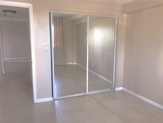 Foto del edificio - 250 181 Dr