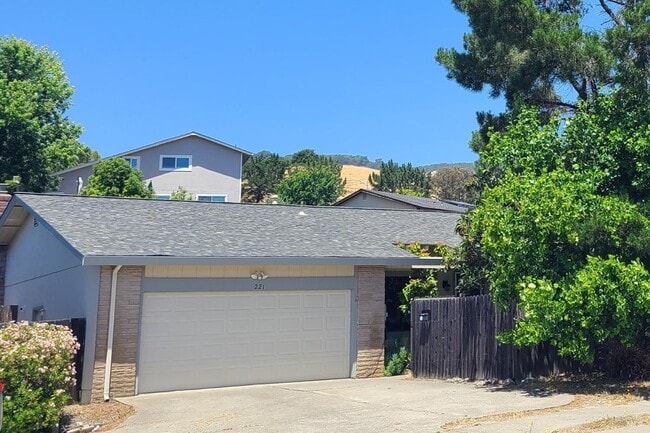 Building Photo - 221 San Marin Dr