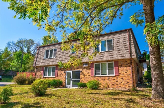 Furnished 2BR, 1BA Apt1 - Flexible Lease - 7203 Fortune Dr