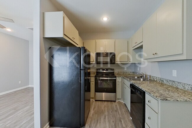 Foto del edificio - 10005 W 20th St