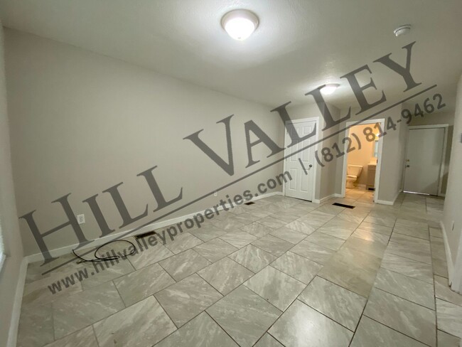 Foto del edificio - Two Bedroom Home on the East Side