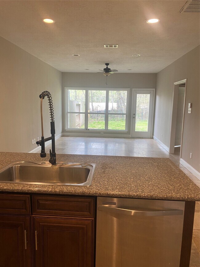 Foto del edificio - 307 Covecrest Dr