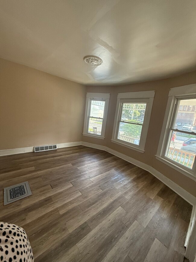 Living room - 166 Laurel Ave
