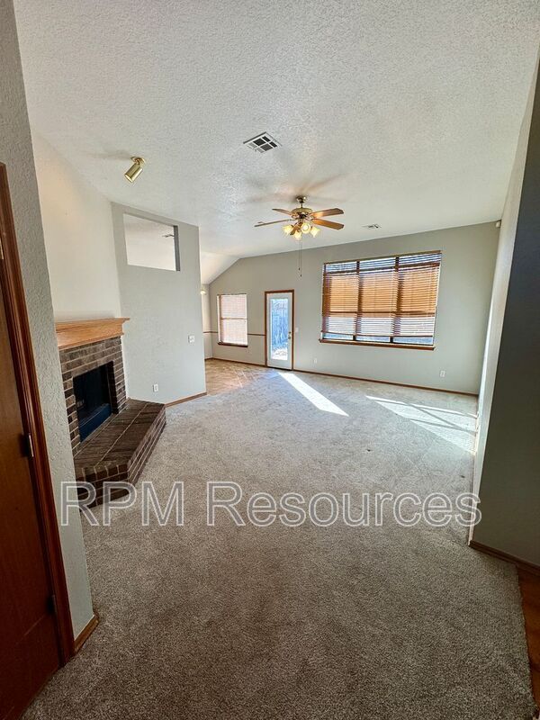 Foto del edificio - 16309 Everglade Ln