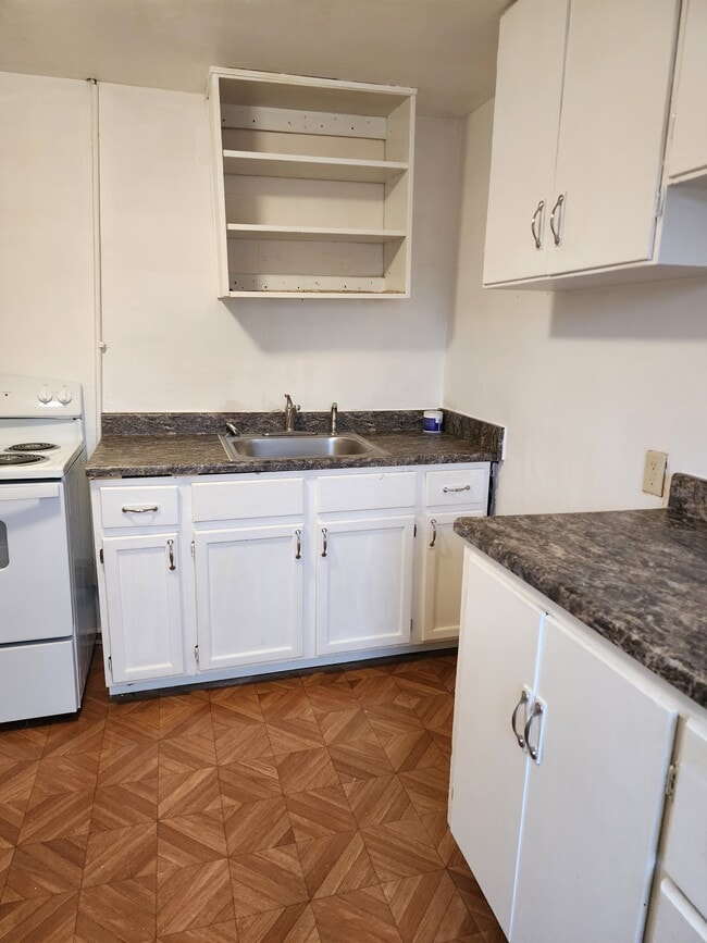 1408 Reed Ave Unit 3, Kalamazoo, MI 49001 Apartments in Kalamazoo, MI