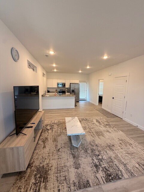 Foto del edificio - $1400.00 MOVE IN CREDITv- Charming 2-Bed with Granite Elegance on Tennessee Ave, Centerton!