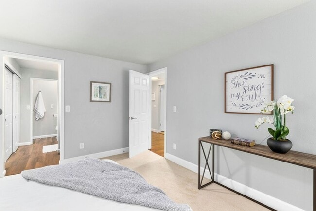 Building Photo - 2bd/1.75ba Kirkland Condo