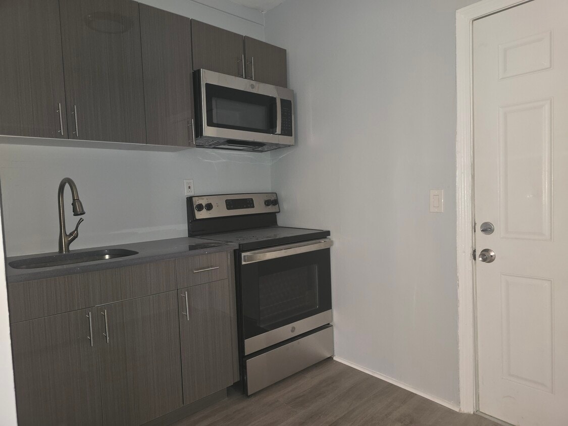 Primary Photo - 25 Whittier St