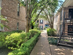 Building Photo - 6410 Del Monte Dr