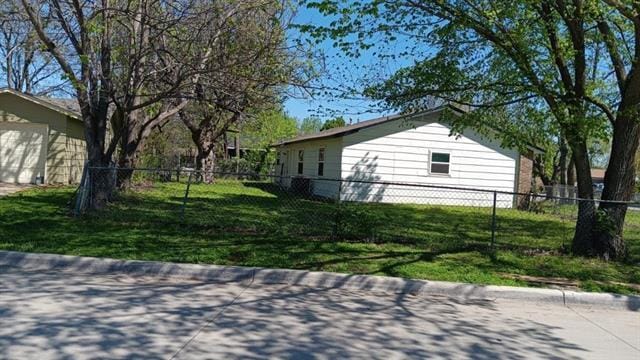 Building Photo - 1001 Daniels Dr