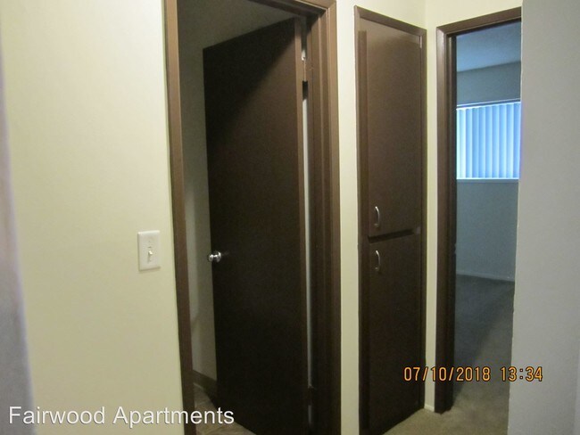 Building Photo - 2 br, 1 bath Apartment - 6200 SW Hall Blvd