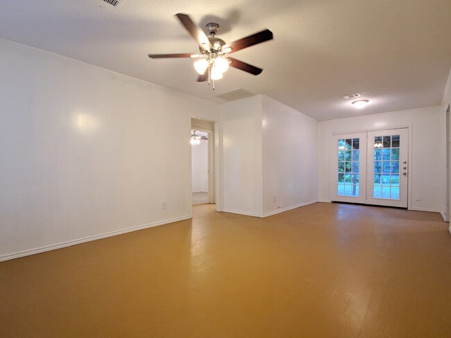 Building Photo - 2802 Windsor Ln