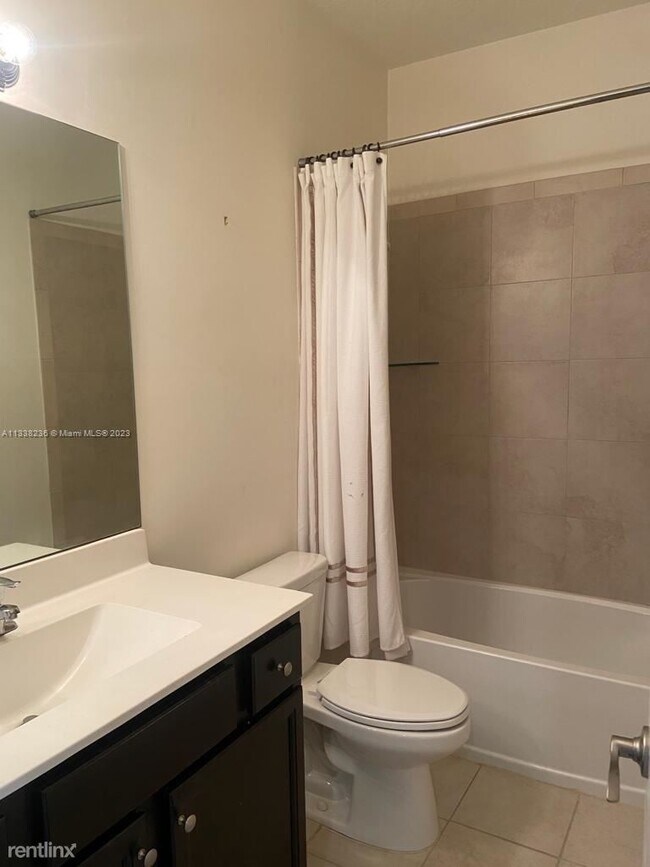 Building Photo - 3 br, 2.5 bath House - 3405 SE 1st Ct