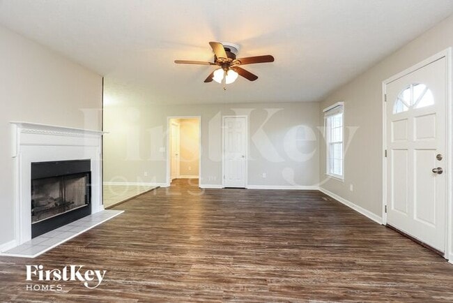 Building Photo - 802 Red Hollow Dr