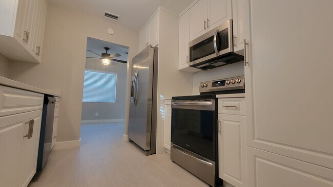Foto del edificio - 535 NE 36th St