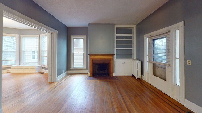 Building Photo - Four Bedroom Historic Clifton Gem!