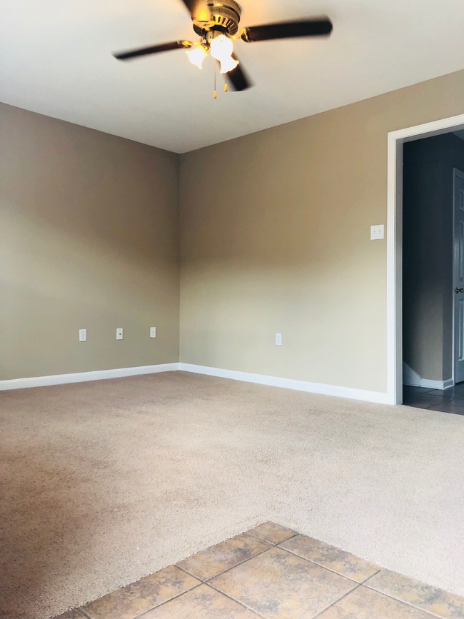 Building Photo - 1613 Latourette Dr