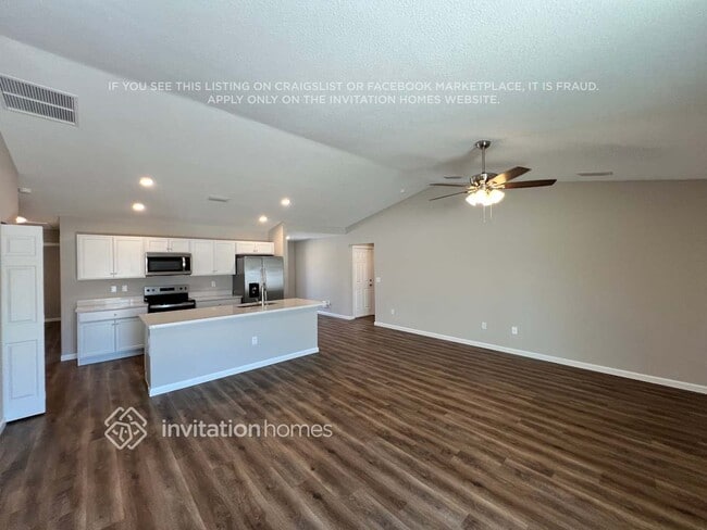 Building Photo - 1306 SW Del Rio Blvd