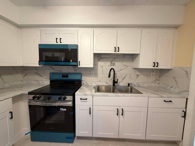 Photo - 501 W 1st St House