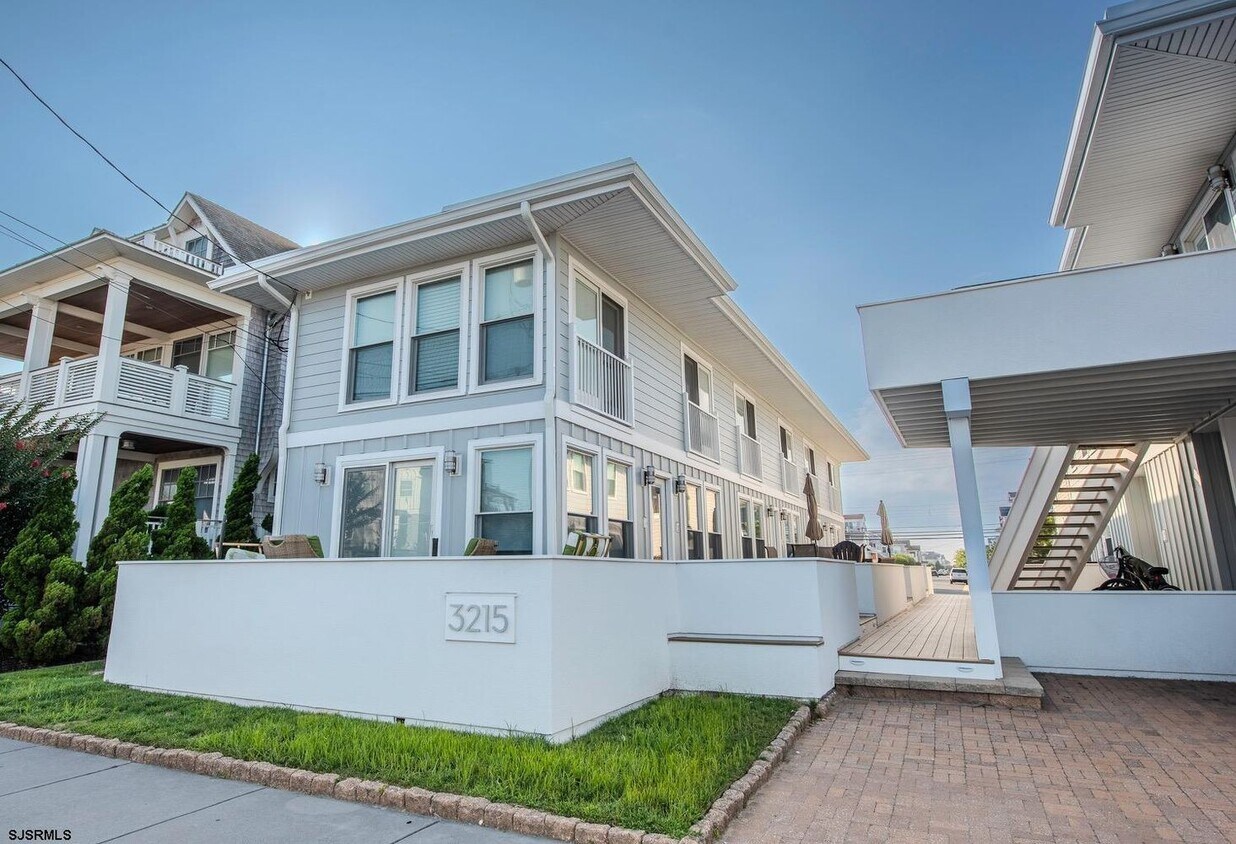 Foto principal - 3215 Atlantic Ave