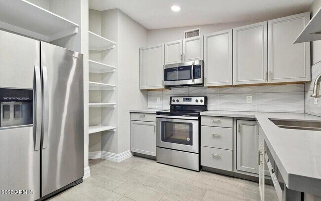 Foto del edificio - 2068 E Howe Ave