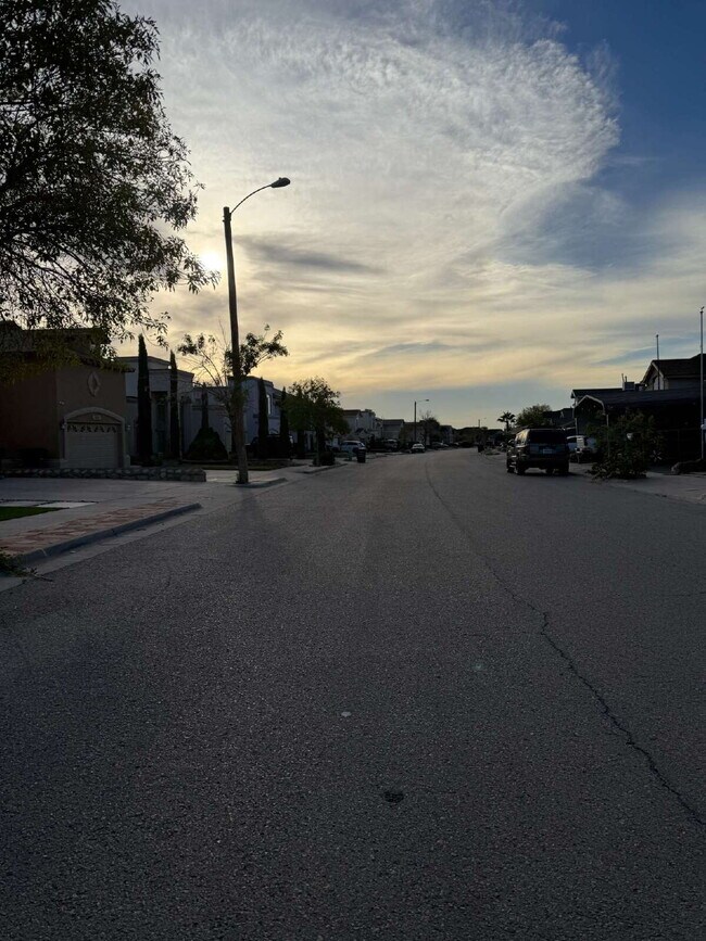 Building Photo - "Charming 3-Bed Oasis with Granite Touches & Cozy Fireplace in El Paso!"