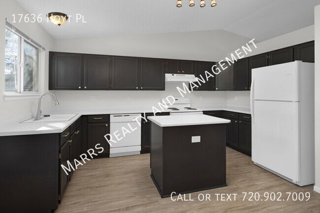 Building Photo - 17636 Hoyt Pl