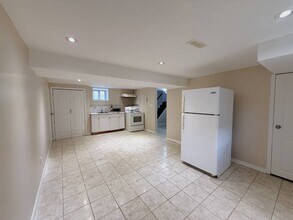 Building Photo - 220 Ellington Dr