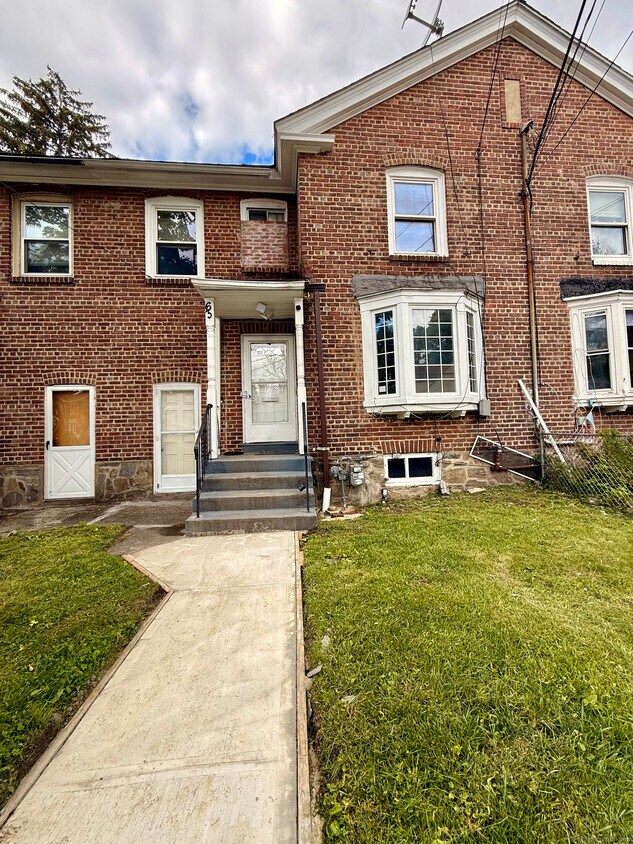 Primary Photo - 63 Goddard Ave