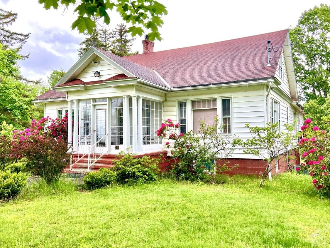 34 Renwick St, Tannersville, NY 12485 House Rental in Tannersville