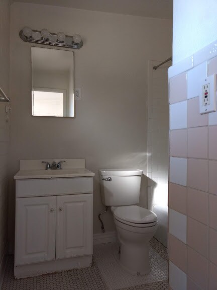 Building Photo - 1219 S Farmer Ave #3