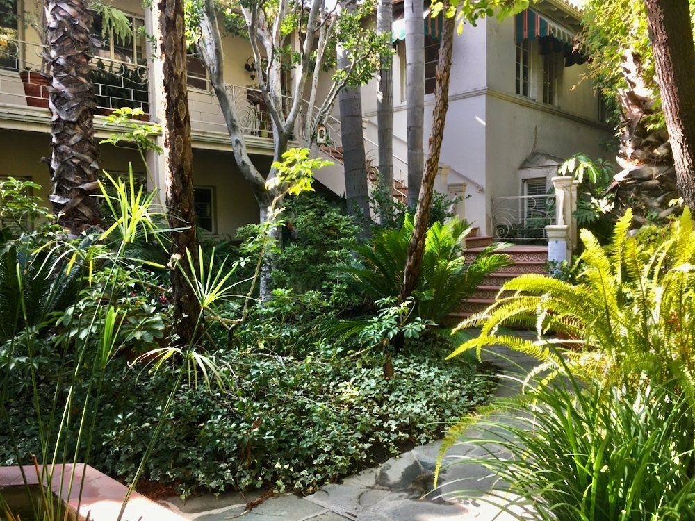 Foto principal - 8474 Fountain Ave