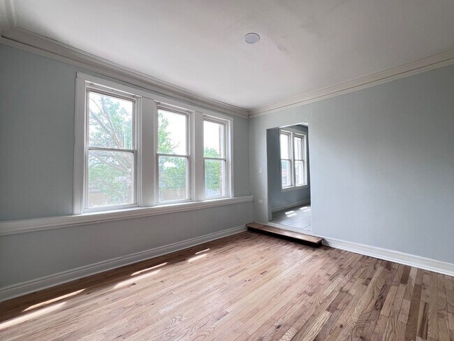 Foto del edificio - 8856 S Lowe Ave