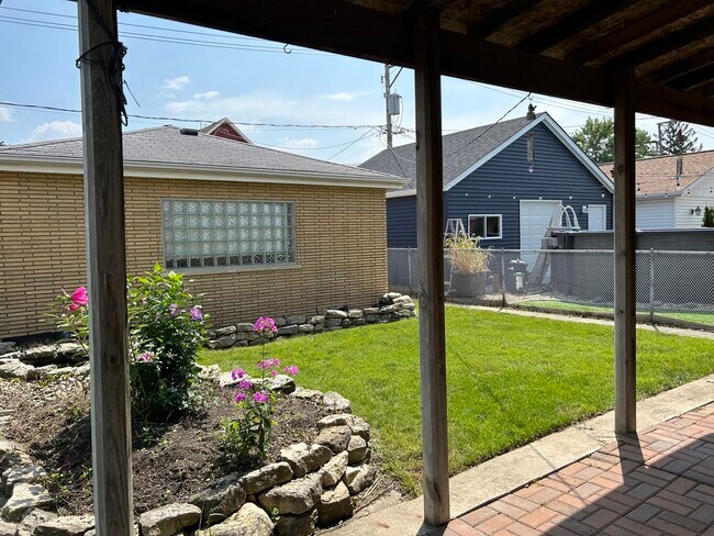 Foto del edificio - 5725 S Newland Ave