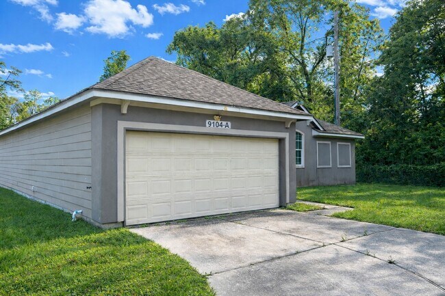 Foto del edificio - 9104 N Green River Dr