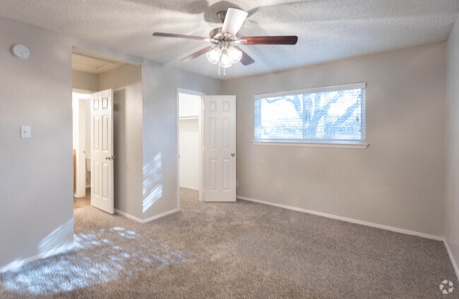 2BR, 1.5BA - 1,129 SF - ReNew Highland Park