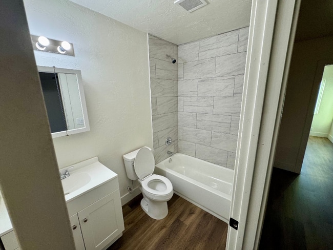 Building Photo - 1134 E Brown St