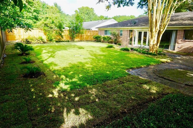 Foto del edificio - 9538 Meadowglen Ln