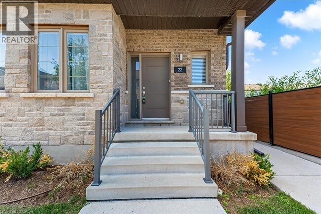Building Photo - 205 W Oak Trl